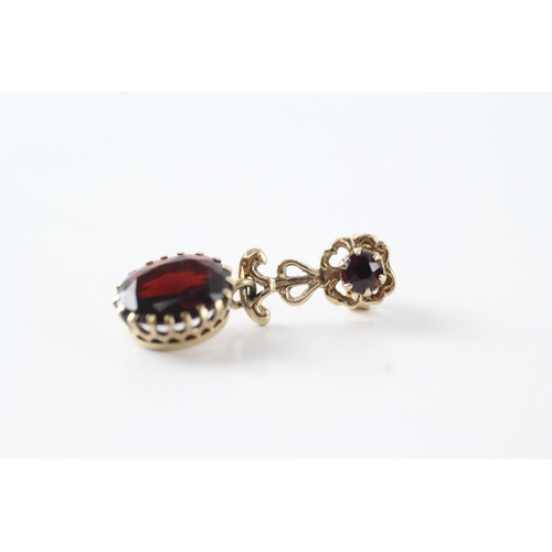 14 - 9ct gold vintage patterned garnet drop earrings (3.8g) Size