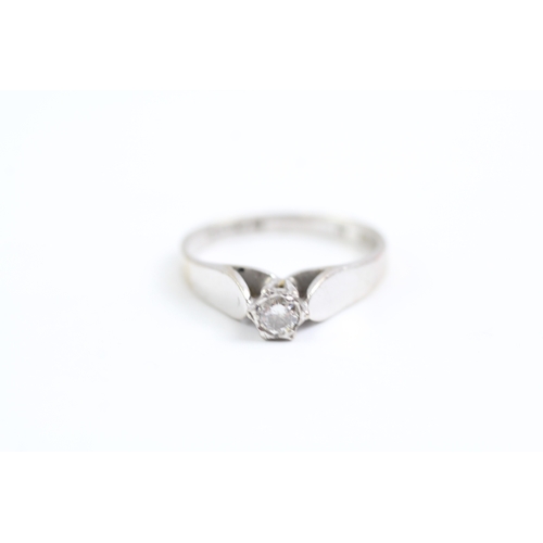 25 - 18ct gold solitaire diamond ring (3.1g) Size M 1/2