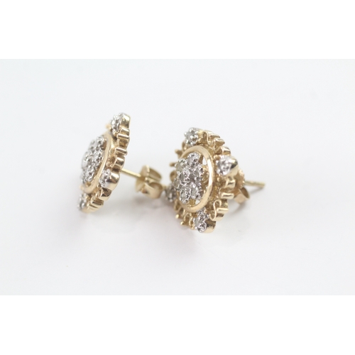 28 - 9ct gold diamond patterned stud earrings (4.4g) Size