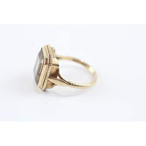 29 - 9ct gold quartz ring (3.4g) Size M