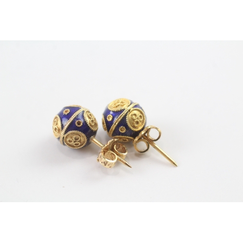 3 - 18ct gold patterned blue enamel stud earrings (4g) Size