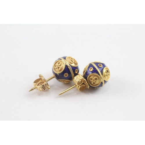 3 - 18ct gold patterned blue enamel stud earrings (4g) Size