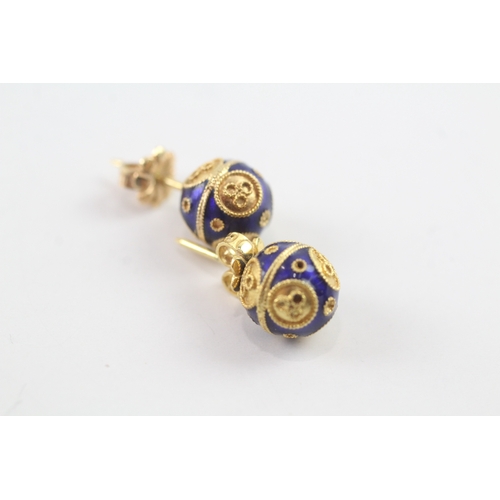 3 - 18ct gold patterned blue enamel stud earrings (4g) Size