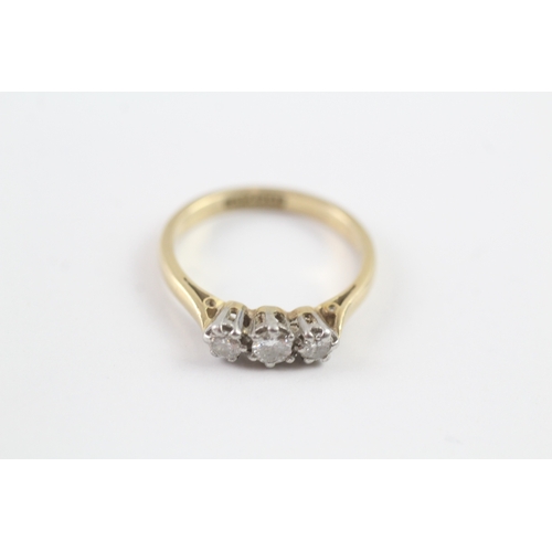 30 - 18ct gold three stone diamond ring (2.8g) Size K