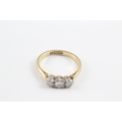 30 - 18ct gold three stone diamond ring (2.8g) Size K