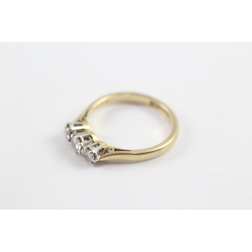 30 - 18ct gold three stone diamond ring (2.8g) Size K