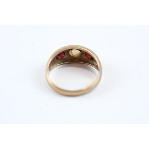 31 - 9ct gold opal and garnet ring (3.2g) Size P