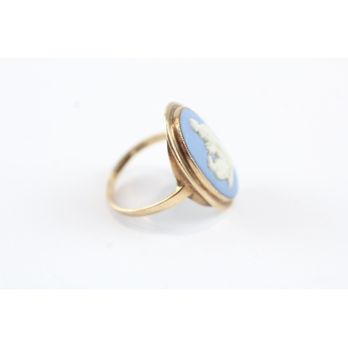 33 - 9ct gold wedgewood cameo ring (3.6g) Size O