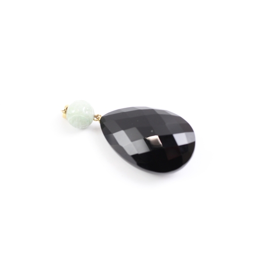 36 - 14ct gold onyx and jade pendant (15g) Size