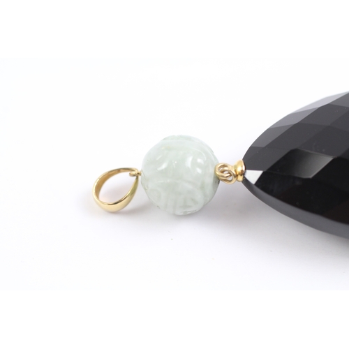 36 - 14ct gold onyx and jade pendant (15g) Size