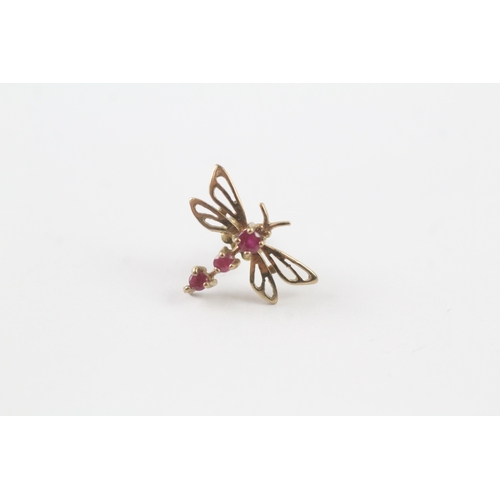 37 - 9ct gold pink gemstone dragonfly stud earrings (1.1g) Size