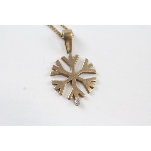 53 - 9ct gold snowflake and diamond pendant on chain (3.9g) Size