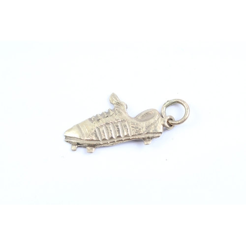 539 - 9ct gold football boot charm (0.7g) Size