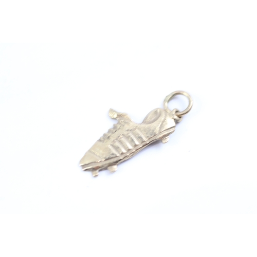 539 - 9ct gold football boot charm (0.7g) Size