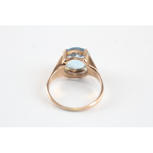 54 - 9ct gold round cut blue topaz solitaire dress ring (3.8g) Size O