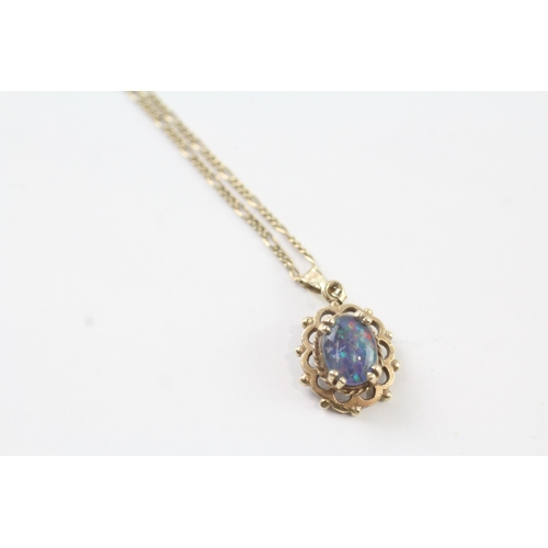 543 - 9ct gold opal triplet pendant on chain (2.8g) Size