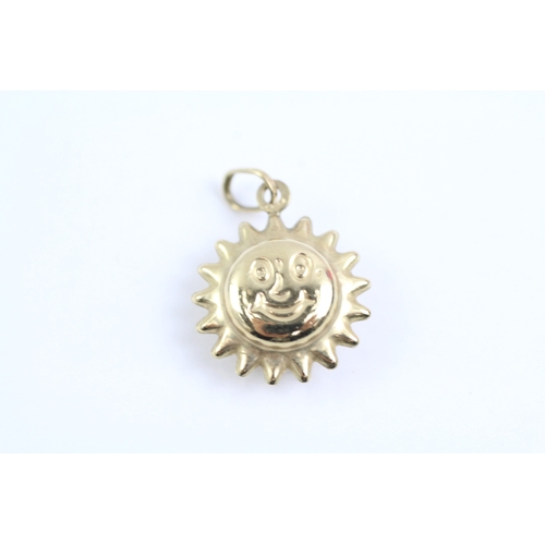 544 - 9ct gold sun charm (1g) Size