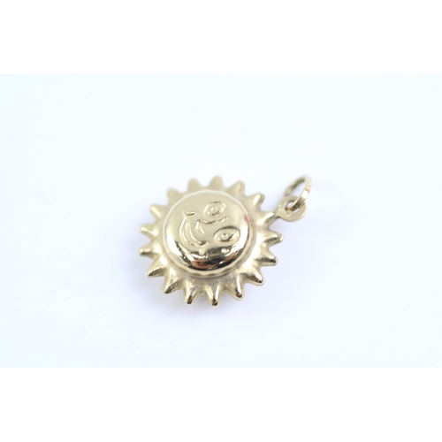 544 - 9ct gold sun charm (1g) Size