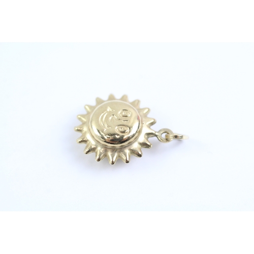 544 - 9ct gold sun charm (1g) Size