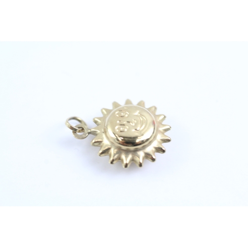 544 - 9ct gold sun charm (1g) Size