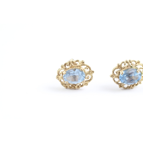 545 - 9ct gold blue gemstone stud earrings (1.7g) Size