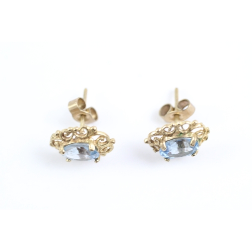 545 - 9ct gold blue gemstone stud earrings (1.7g) Size