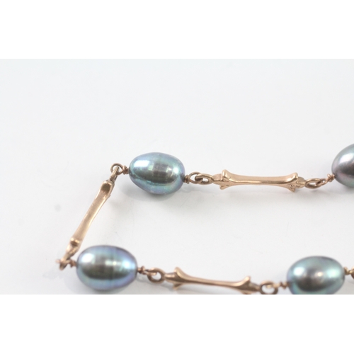 55 - 9ct gold cultured peacock pearl bracelet (8.6g) Size