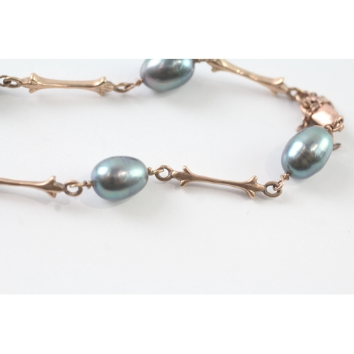 55 - 9ct gold cultured peacock pearl bracelet (8.6g) Size