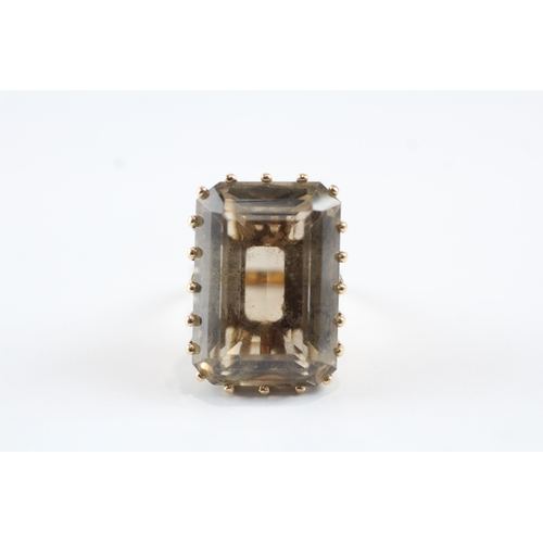 58 - 9ct gold vintage emerald cut smokey quartz cocktail ring (15.6g) Size P