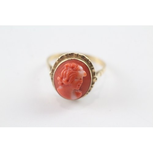 6 - 15ct gold vintage carved coral cameo set cocktail ring (3.4g) Size M