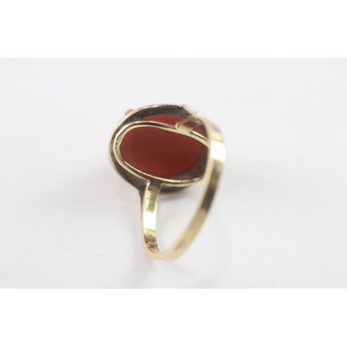 6 - 15ct gold vintage carved coral cameo set cocktail ring (3.4g) Size M