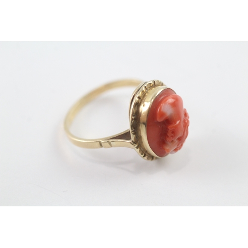 6 - 15ct gold vintage carved coral cameo set cocktail ring (3.4g) Size M