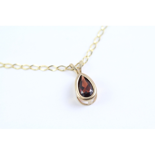 62 - 9ct gold red gemstone pear shape pendant on chain (1.4g) Size