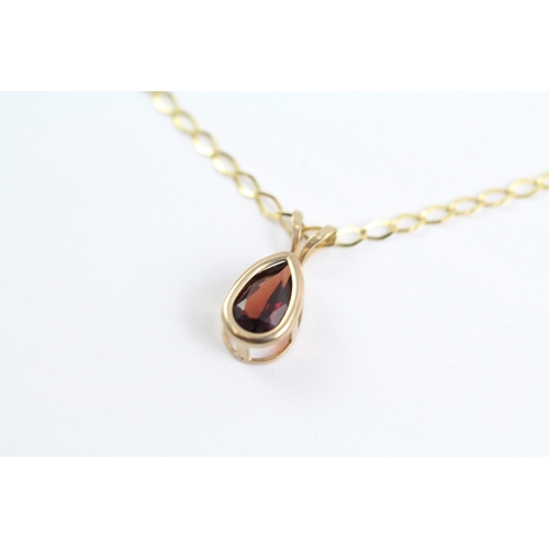 62 - 9ct gold red gemstone pear shape pendant on chain (1.4g) Size