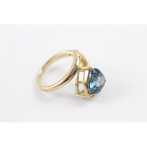 67 - 9ct gold blue topaz & diamond dress ring (5g) Size N