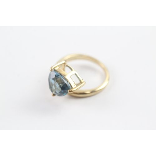 67 - 9ct gold blue topaz & diamond dress ring (5g) Size N