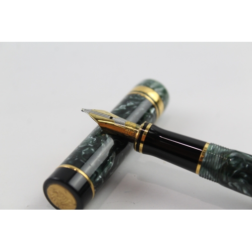 472 - Parker Centennial Duofold Green Lacquer Fountain Pen w/ 18ct Gold Nib WRITING