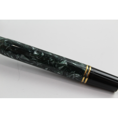 472 - Parker Centennial Duofold Green Lacquer Fountain Pen w/ 18ct Gold Nib WRITING