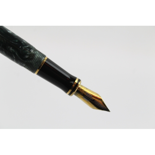 472 - Parker Centennial Duofold Green Lacquer Fountain Pen w/ 18ct Gold Nib WRITING