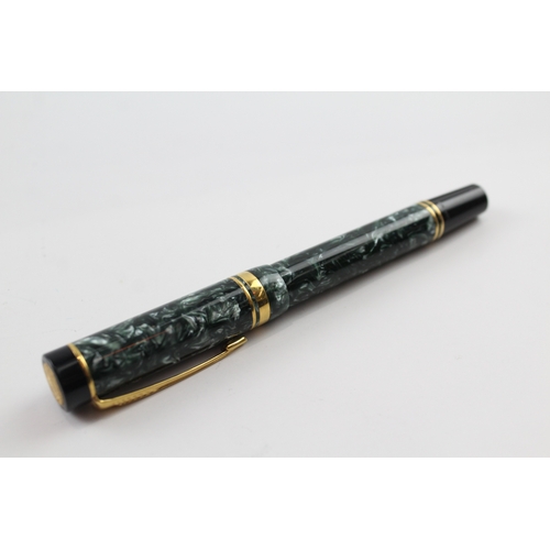 472 - Parker Centennial Duofold Green Lacquer Fountain Pen w/ 18ct Gold Nib WRITING