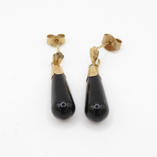 104 - 9ct gold black onyx drop earrings (1.9g)