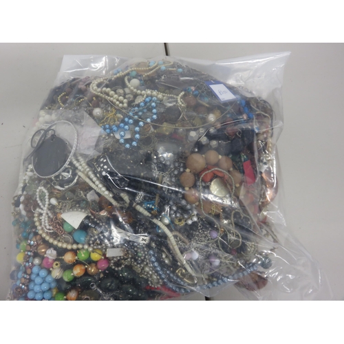 197 - 10kg Unsorted Costume Jewellery