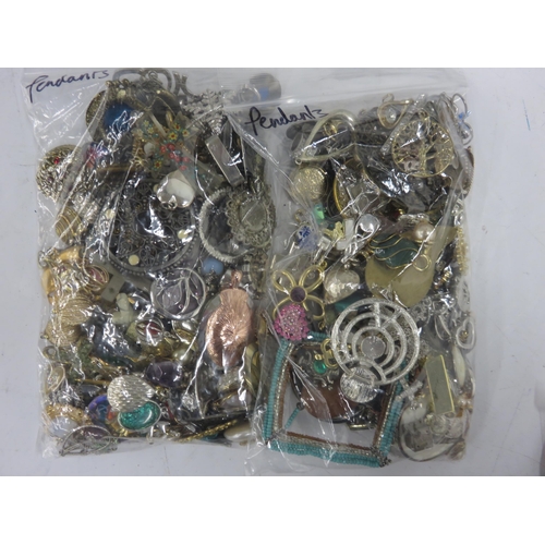 200 - Bulk Lot Assorted Costume Jewellery