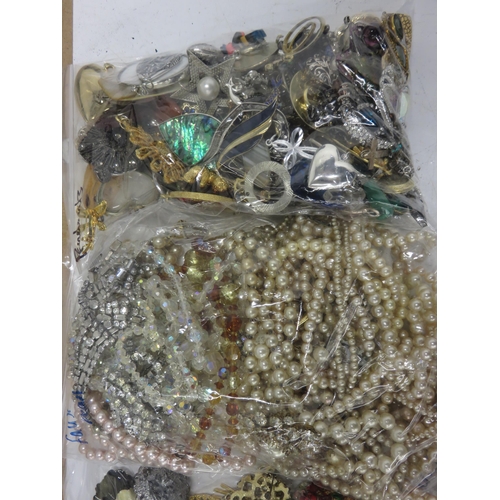 201 - Bulk Lot Assorted Costume Jewellery