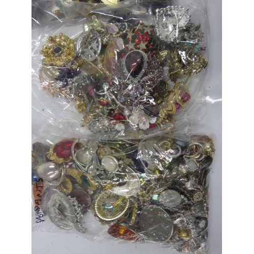 201 - Bulk Lot Assorted Costume Jewellery