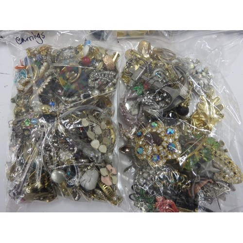 202 - Bulk Lot Assorted Costume Jewellery