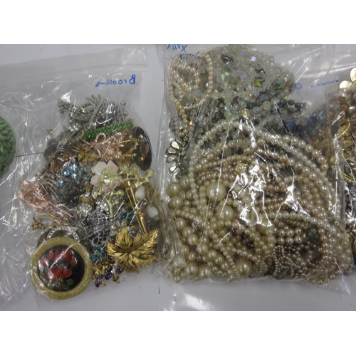 203 - Bulk Lot Assorted Costume Jewellery