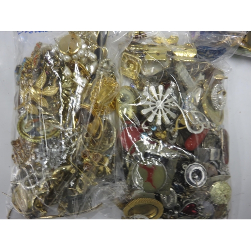 203 - Bulk Lot Assorted Costume Jewellery