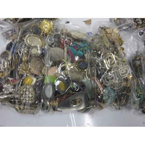 204 - Bulk Lot Assorted Costume Jewellery