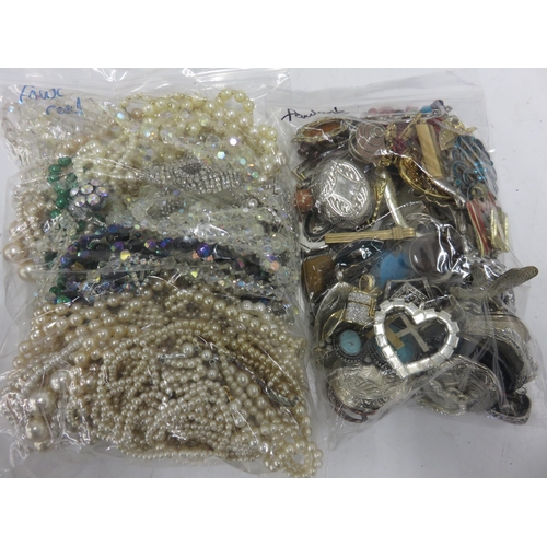 205 - Bulk Lot Assorted Costume Jewellery